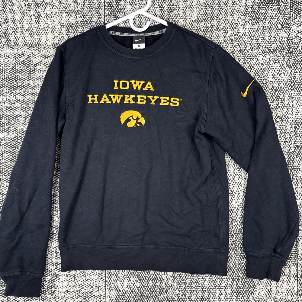 Nike Iowa Hawkeyes Long Sleeve Sweatshirt Mens Small Embroidered Black Swoosh
